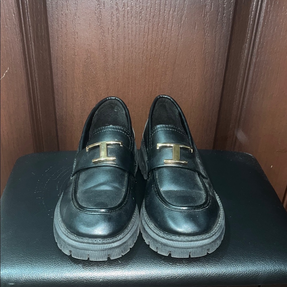 Stylish Black Loafers with Gold Detail
